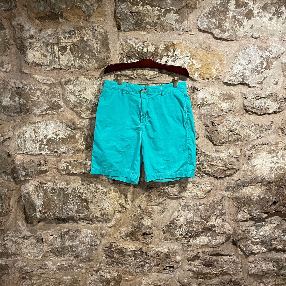 Vineyard vines khaki shorts